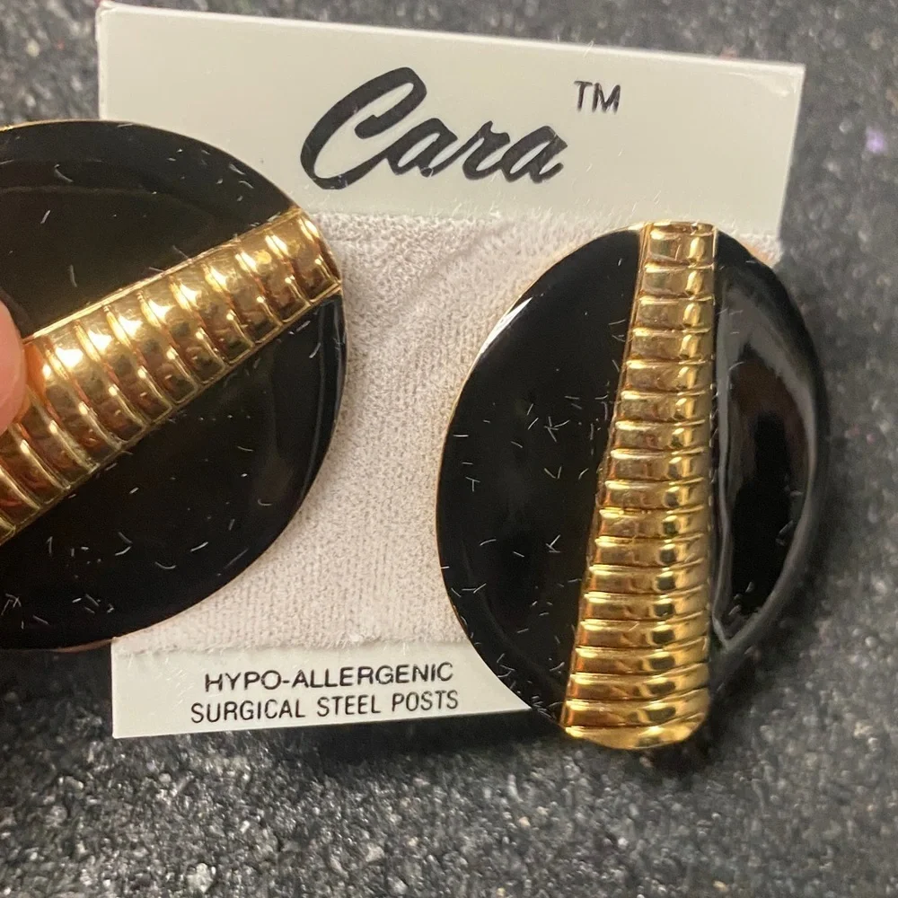 Cara 90s Black and Gold Earrings